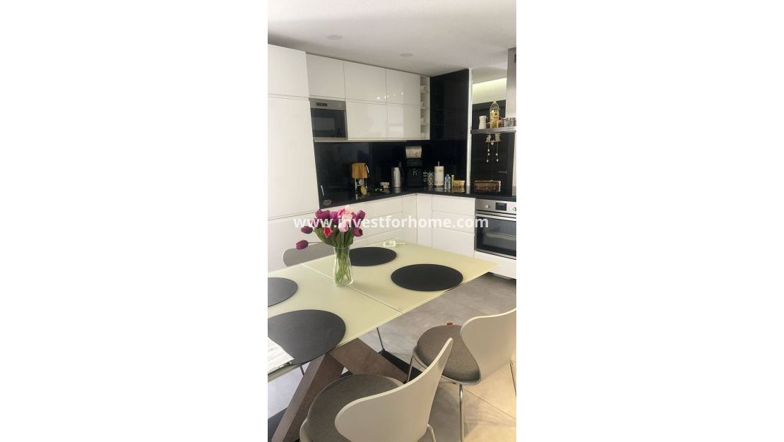 Sale - Apartment - Torrevieja - Centro