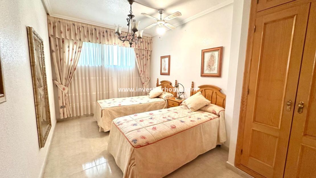 Sale - Apartment - Torrevieja - Centro
