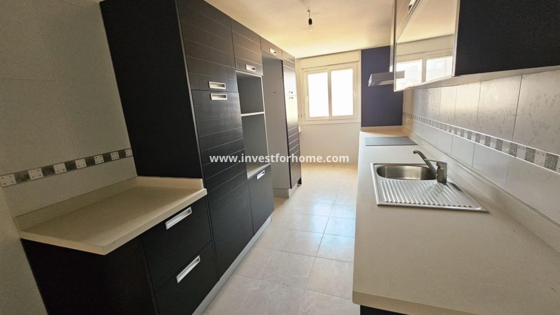 Sale - Apartment - Torrevieja - Centro