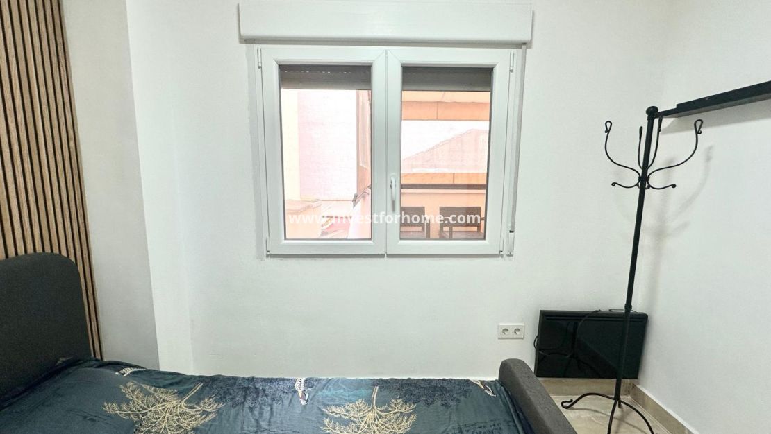 Sale - Apartment - Torrevieja - Centro