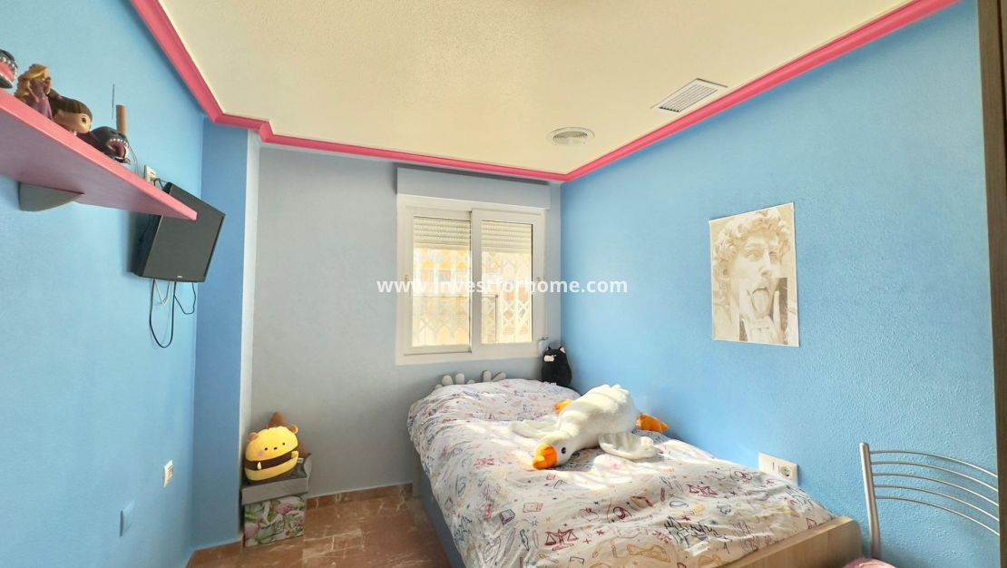 Sale - Apartment - Torrevieja - Centro