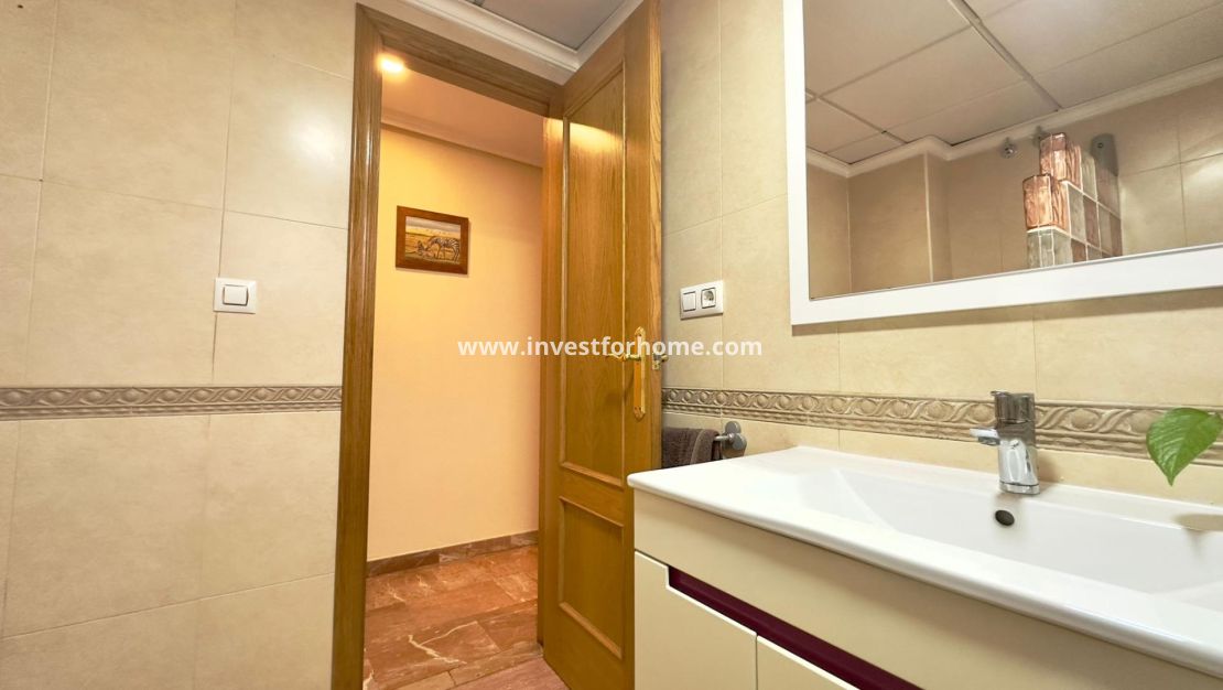 Sale - Apartment - Torrevieja - Centro