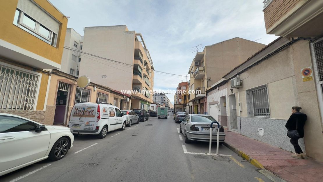 Sale - Apartment - Torrevieja - Centro