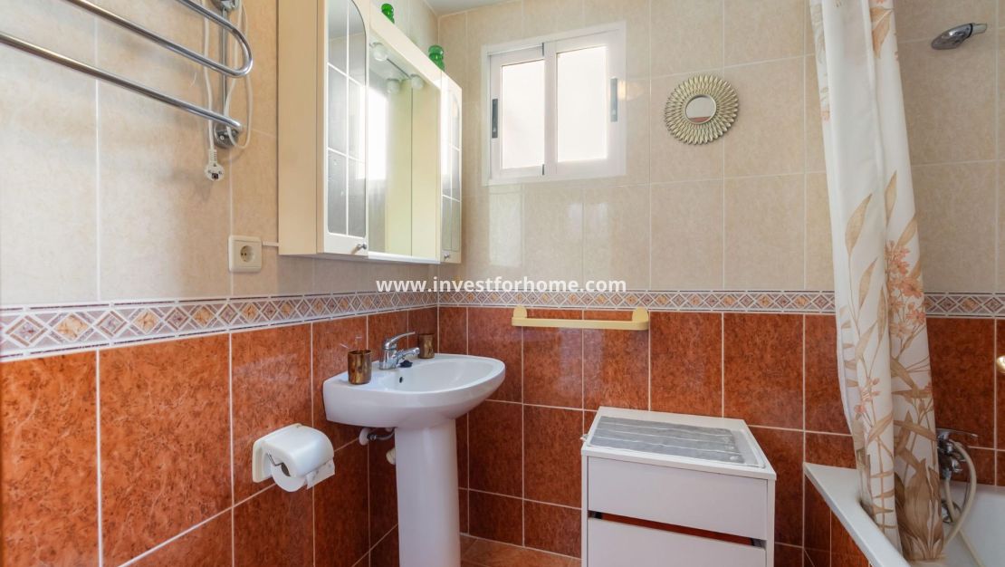 Sale - Apartment - Torrevieja - Centro