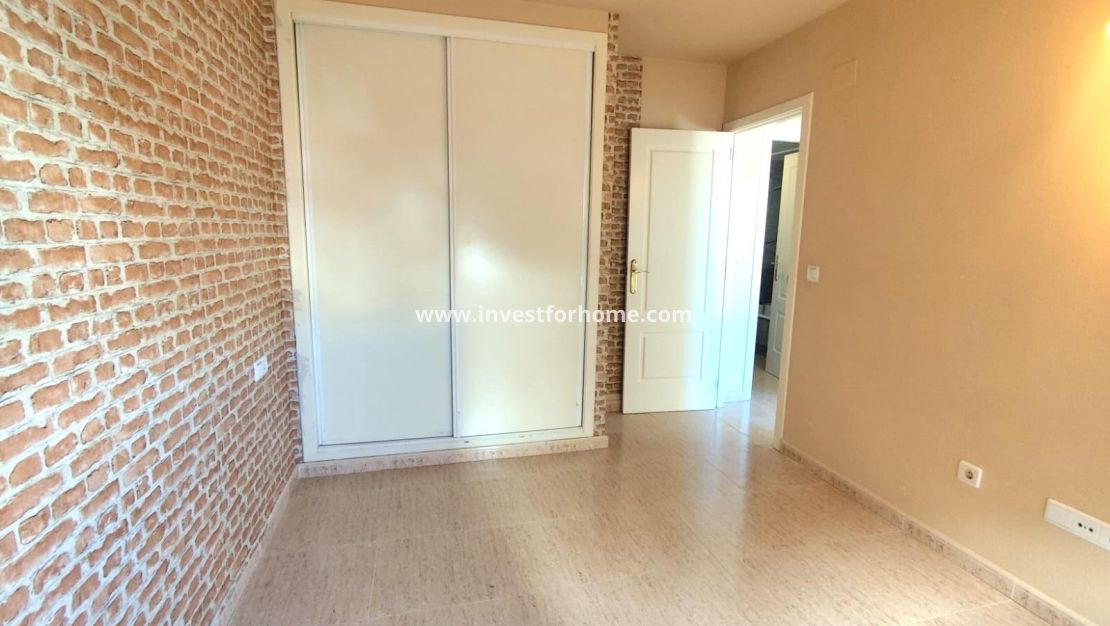 Sale - Apartment - Torrevieja - Centro