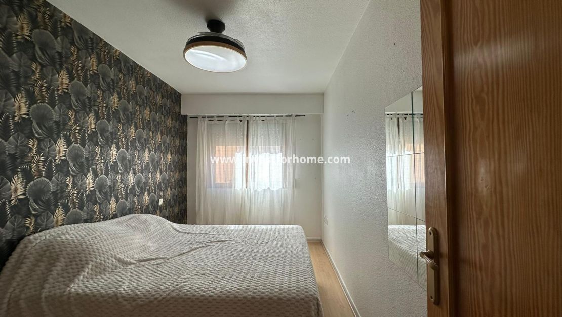 Sale - Apartment - Torrevieja - Centro