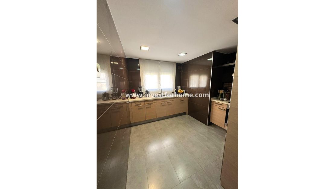 Sale - Apartment - Torrevieja - Centro