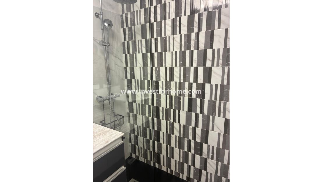 Sale - Apartment - Torrevieja - Centro