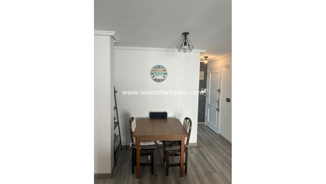Sale - Apartment - Torrevieja - Centro