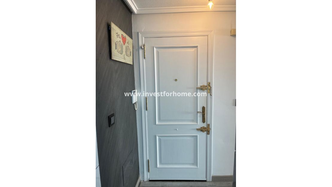 Sale - Apartment - Torrevieja - Centro