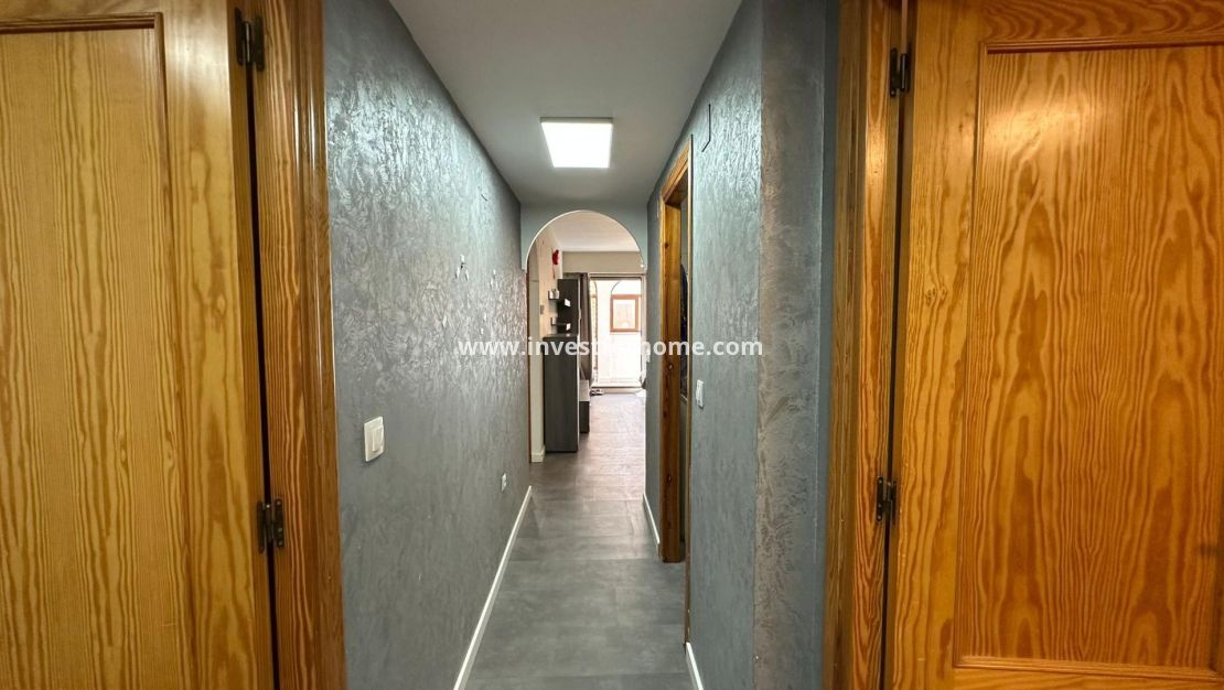 Sale - Apartment - Torrevieja - Centro