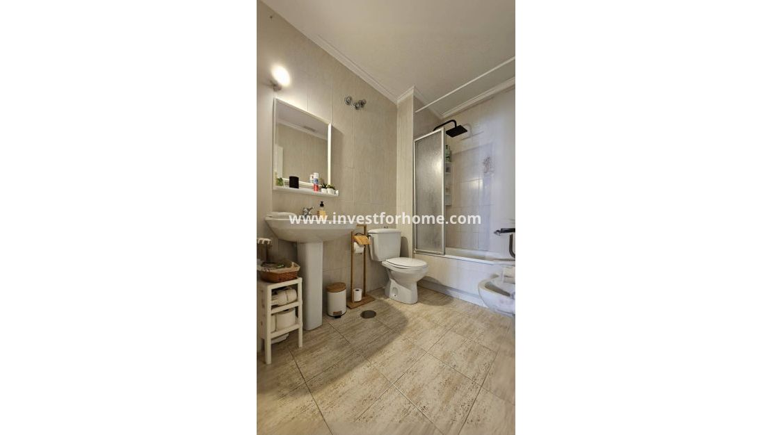 Sale - Apartment - Torrevieja - Centro