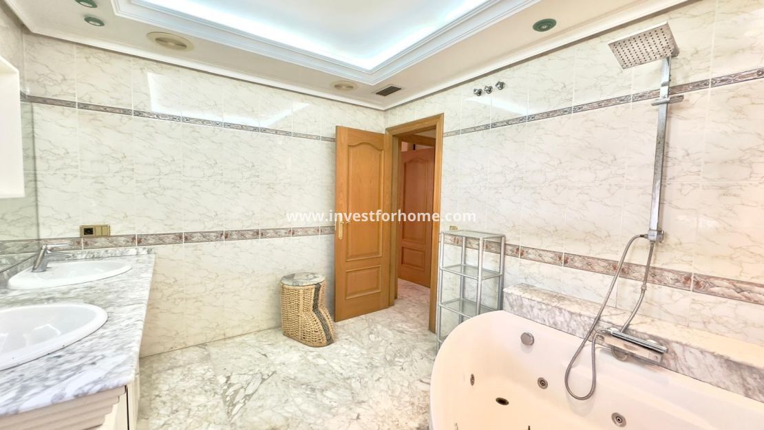 Sale - Apartment - Torrevieja - Centro