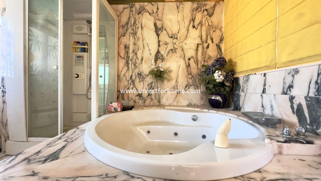 Sale - Apartment - Torrevieja - Centro