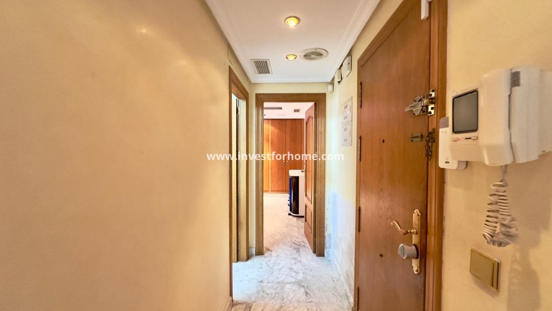 Sale - Apartment - Torrevieja - Centro