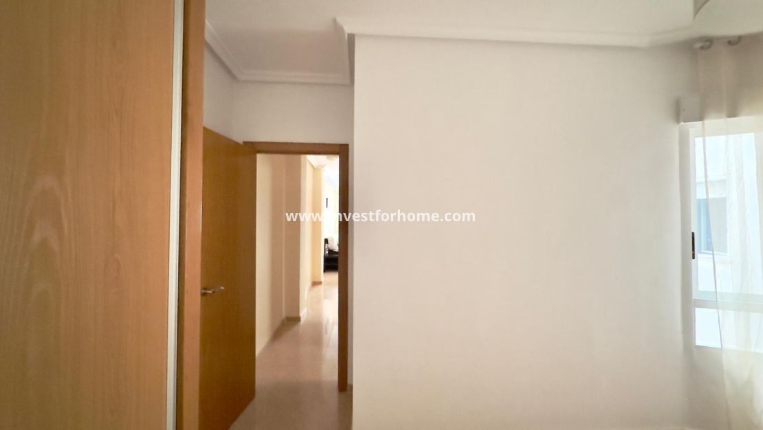 Sale - Apartment - Torrevieja - Centro