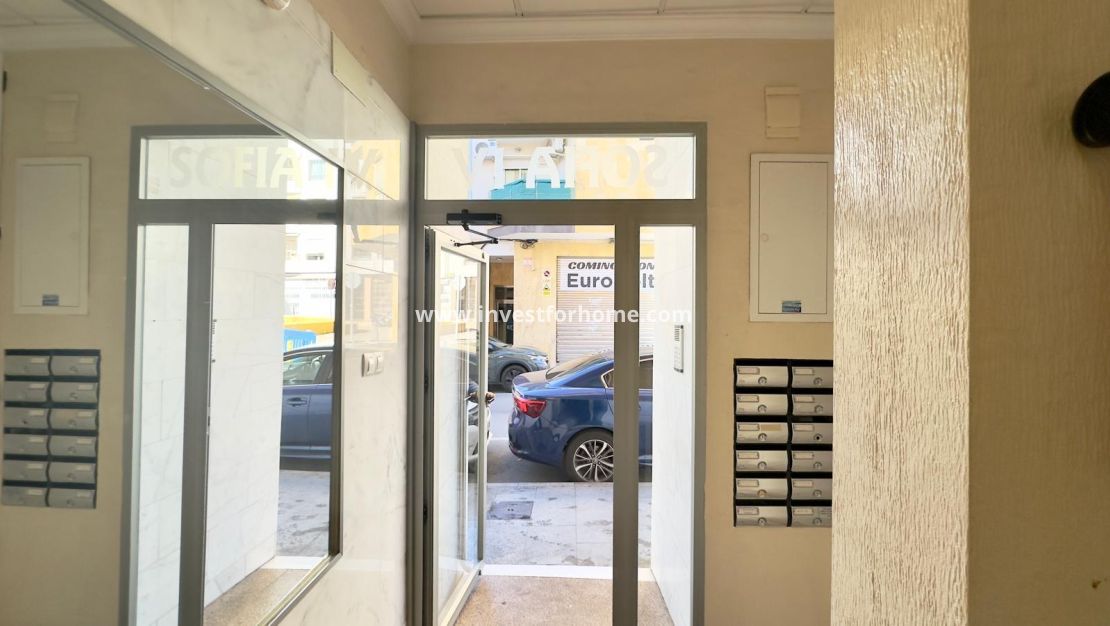 Sale - Apartment - Torrevieja - Centro