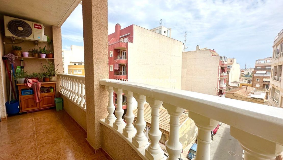 Sale - Apartment - Torrevieja - Centro