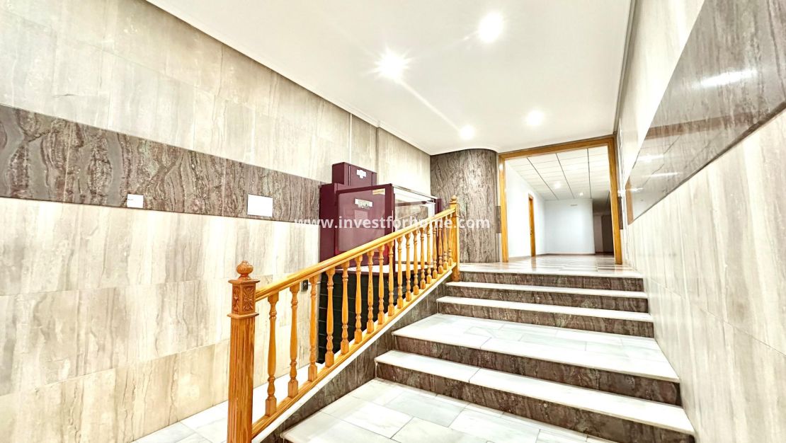 Sale - Apartment - Torrevieja - Centro