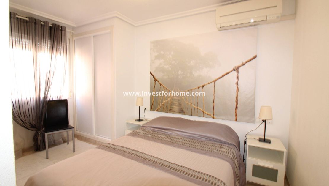 Sale - Apartment - Torrevieja - Centro