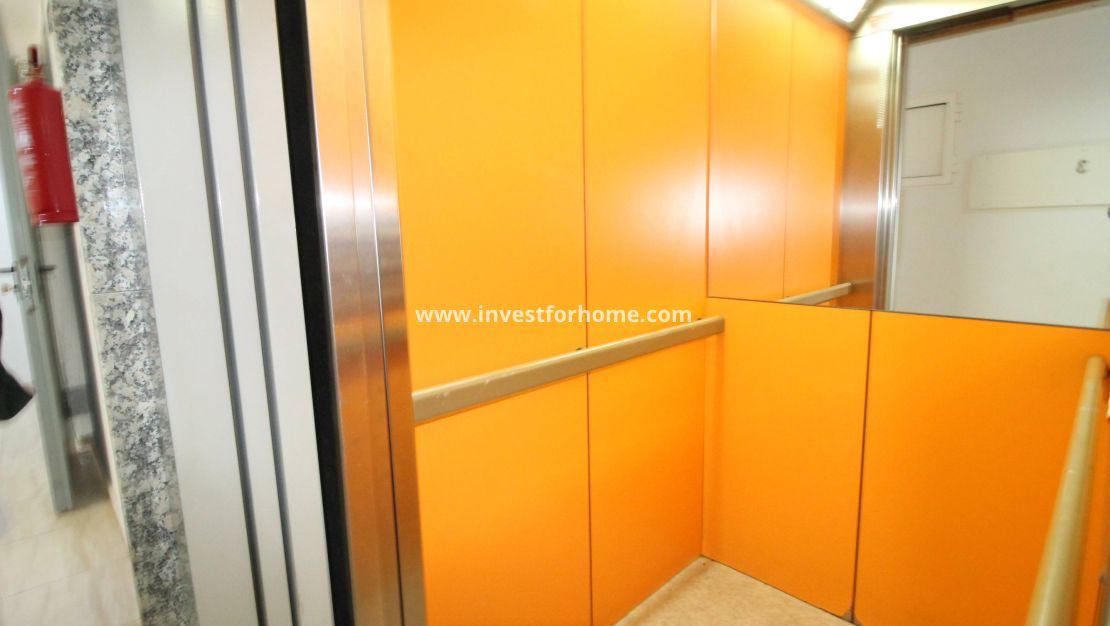 Sale - Apartment - Torrevieja - Centro