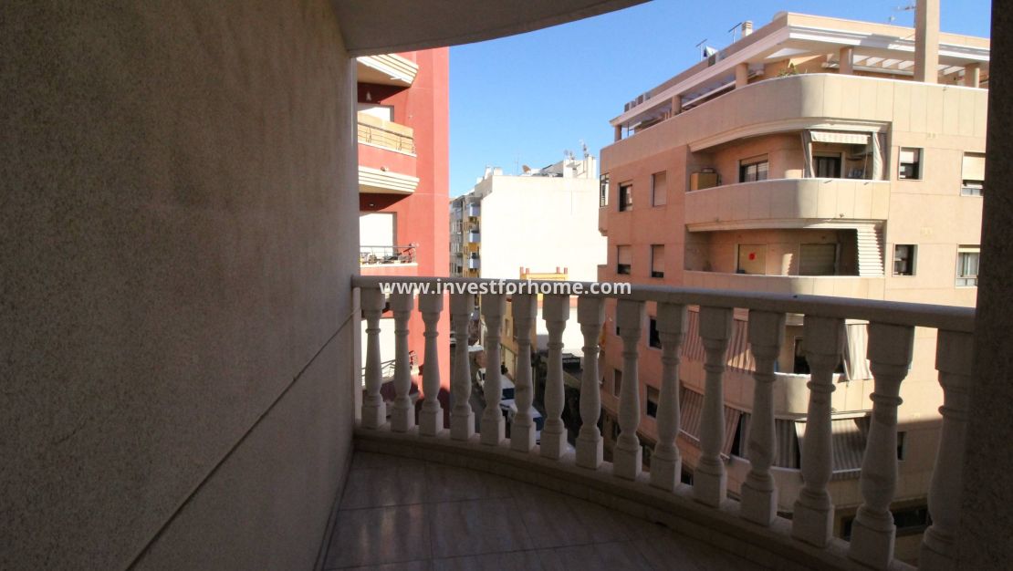 Sale - Apartment - Torrevieja - Centro