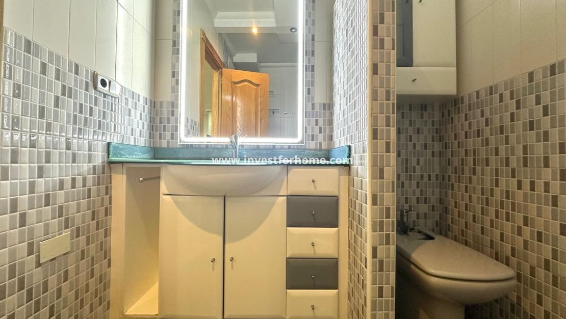 Sale - Apartment - Torrevieja - Centro