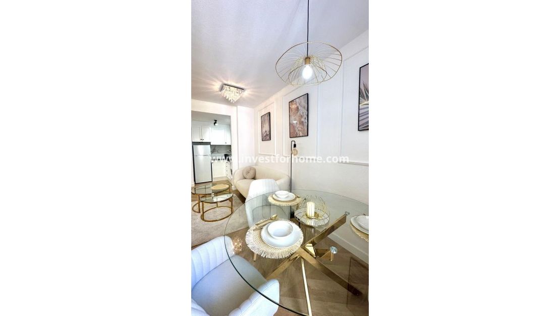 Sale - Apartment - Torrevieja - Centro