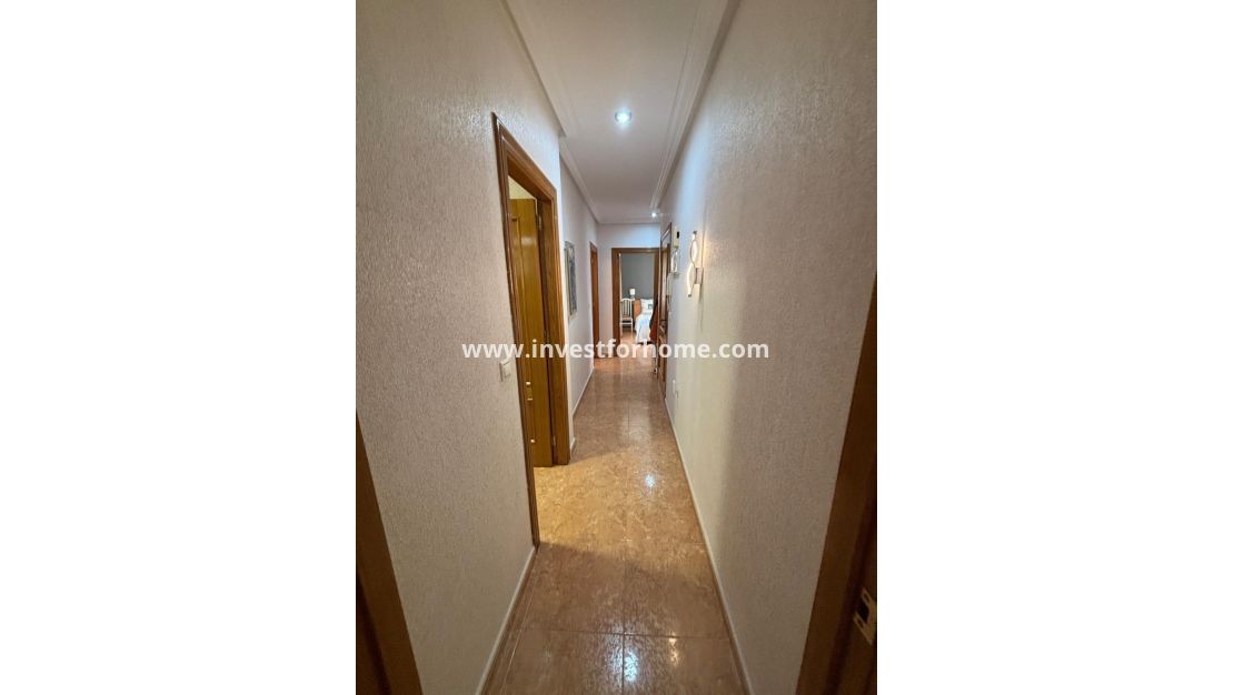 Sale - Apartment - Torrevieja - Centro