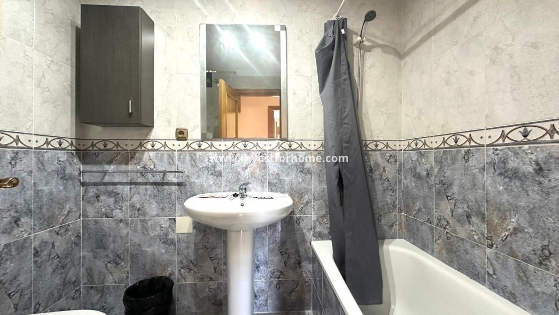 Sale - Apartment - Torrevieja - Centro