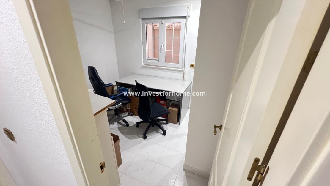 Sale - Apartment - Torrevieja - Centro