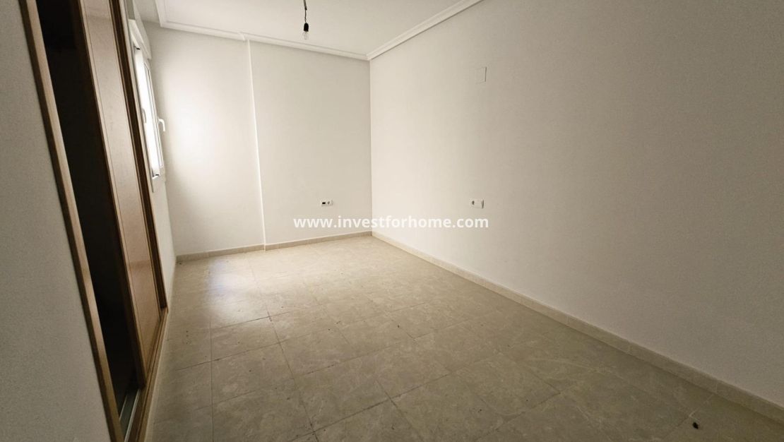 Sale - Apartment - Torrevieja - Centro