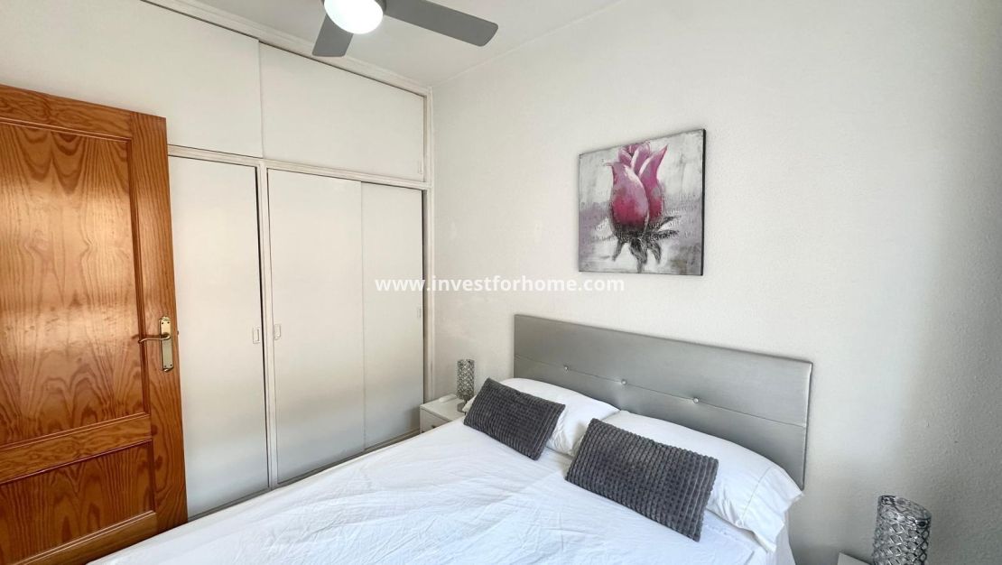 Sale - Apartment - Torrevieja - Centro