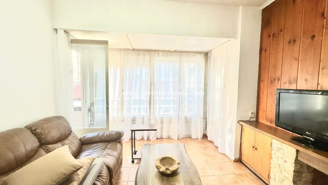 Sale - Apartment - Torrevieja - Centro