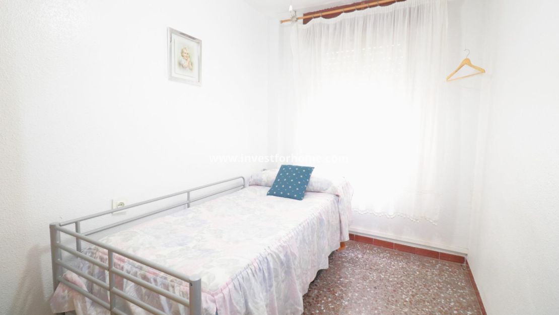 Sale - Apartment - Torrevieja - Centro