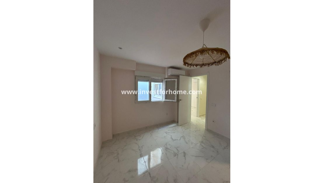 Sale - Apartment - Torrevieja - Centro