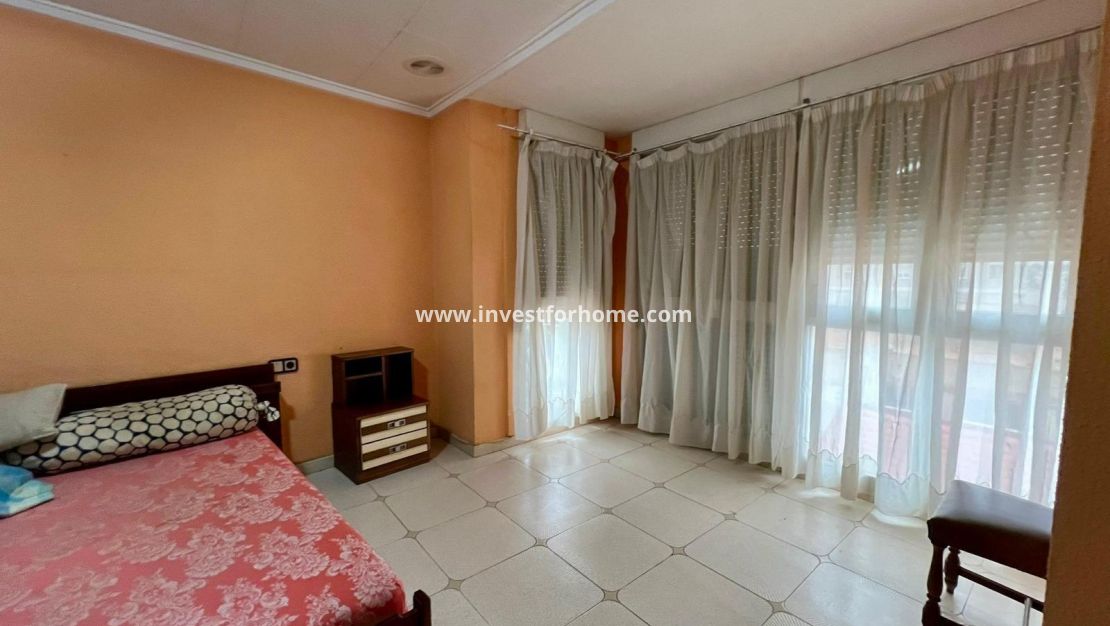 Sale - Apartment - Torrevieja - Centro