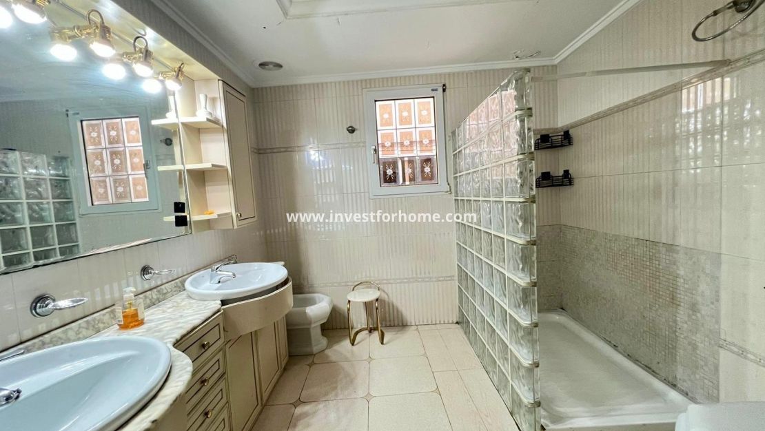 Sale - Apartment - Torrevieja - Centro