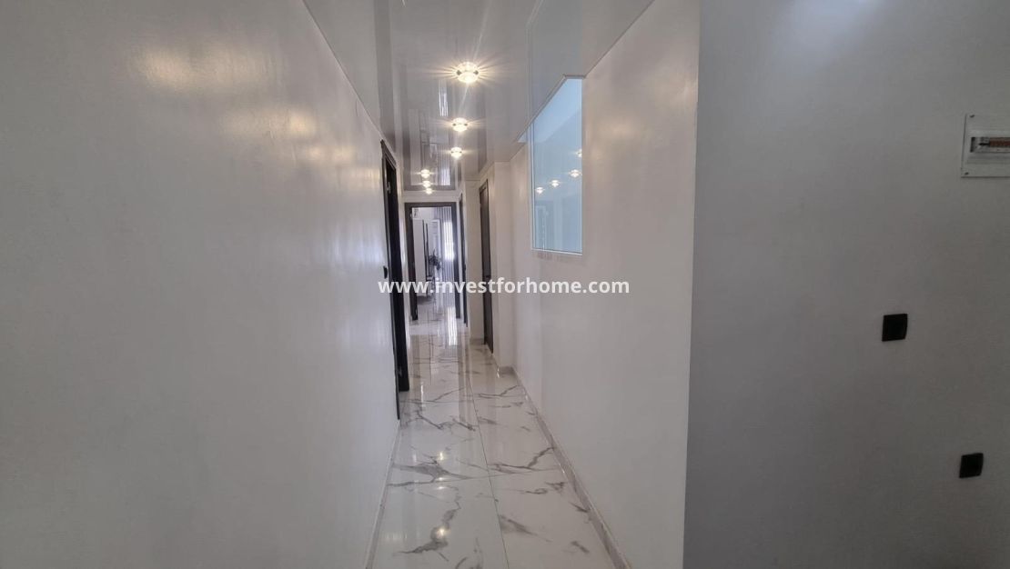 Sale - Apartment - Torrevieja - Centro