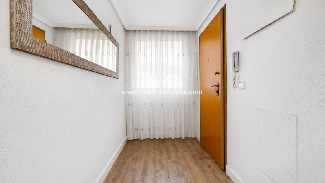 Sale - Apartment - Torrevieja - Centro