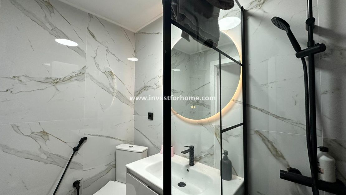 Sale - Apartment - Torrevieja - Centro