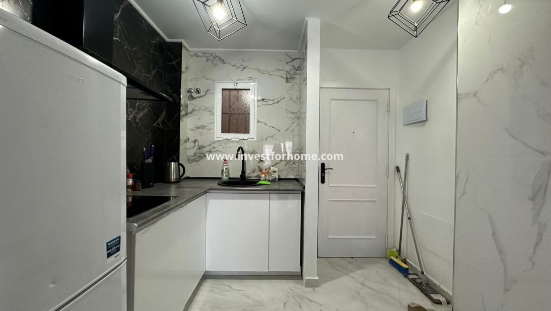 Sale - Apartment - Torrevieja - Centro