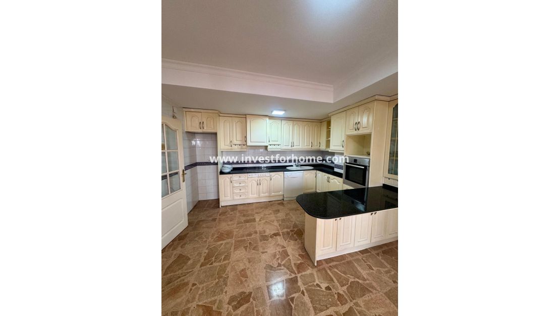 Sale - Apartment - Torrevieja - Centro