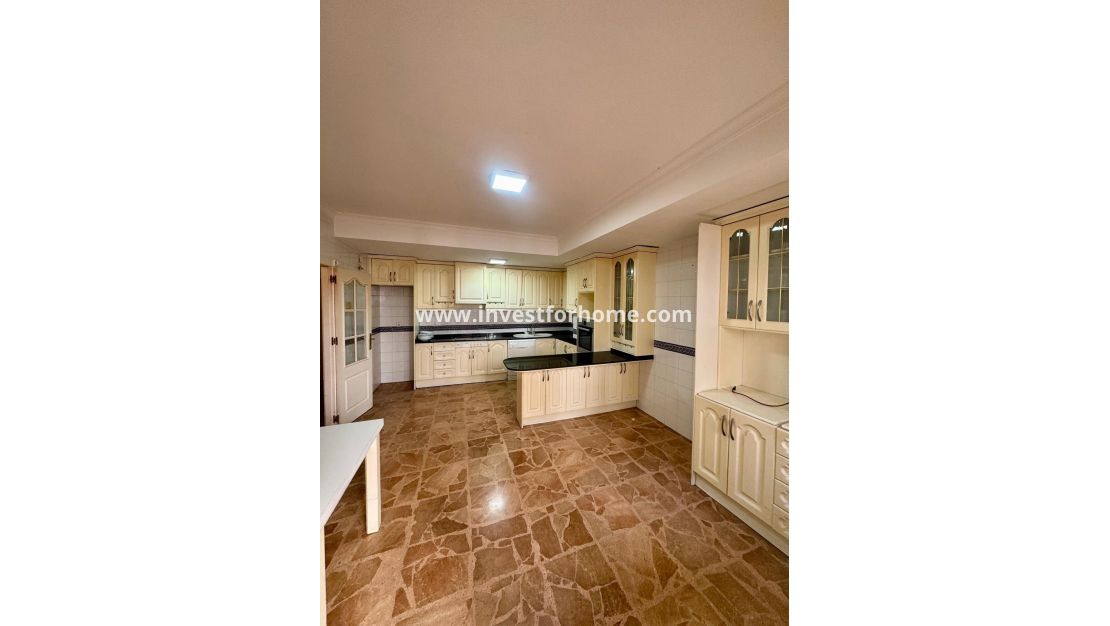 Sale - Apartment - Torrevieja - Centro