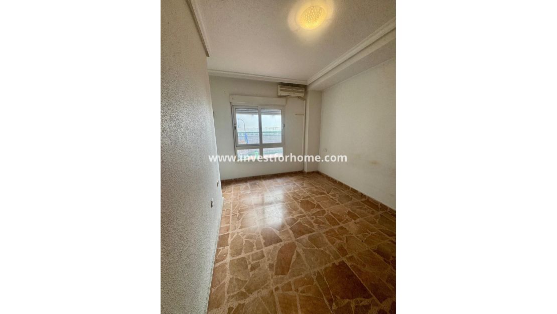 Sale - Apartment - Torrevieja - Centro