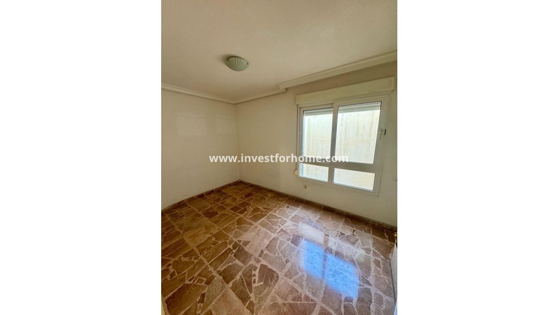 Sale - Apartment - Torrevieja - Centro