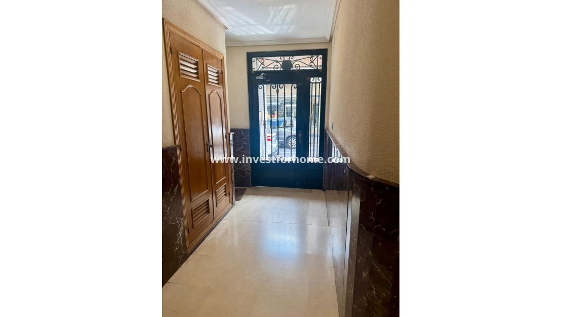 Sale - Apartment - Torrevieja - Centro