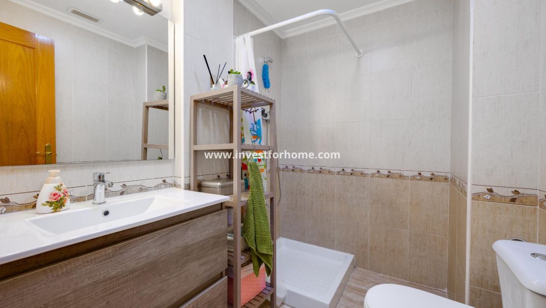 Sale - Apartment - Torrevieja - Centro