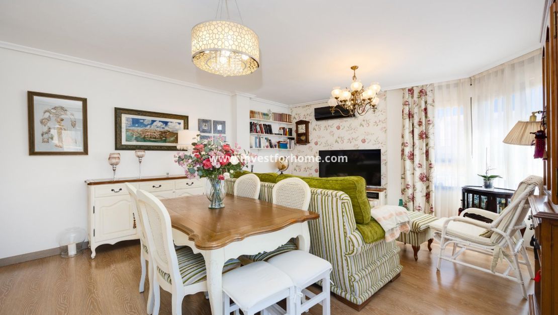 Sale - Apartment - Torrevieja - Centro