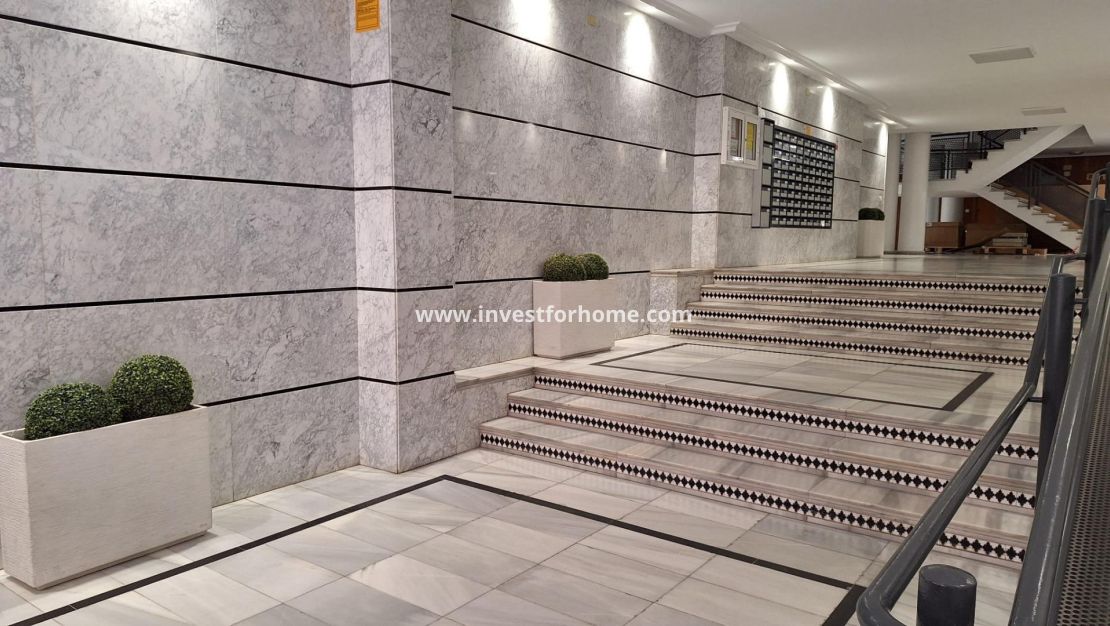 Sale - Apartment - Torrevieja - Centro